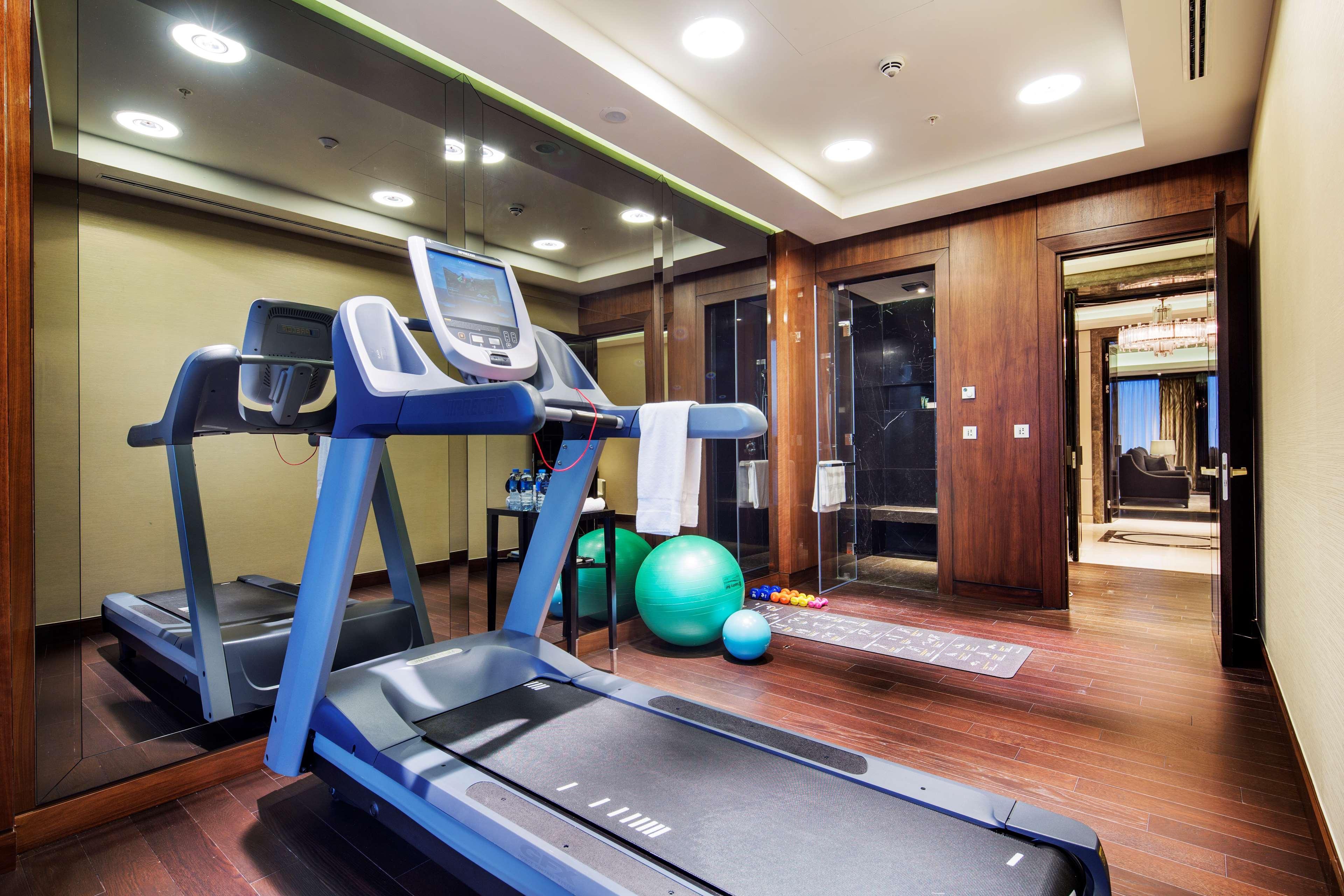 Hotel Hilton Istanbul Bomonti Exterior foto A treadmill