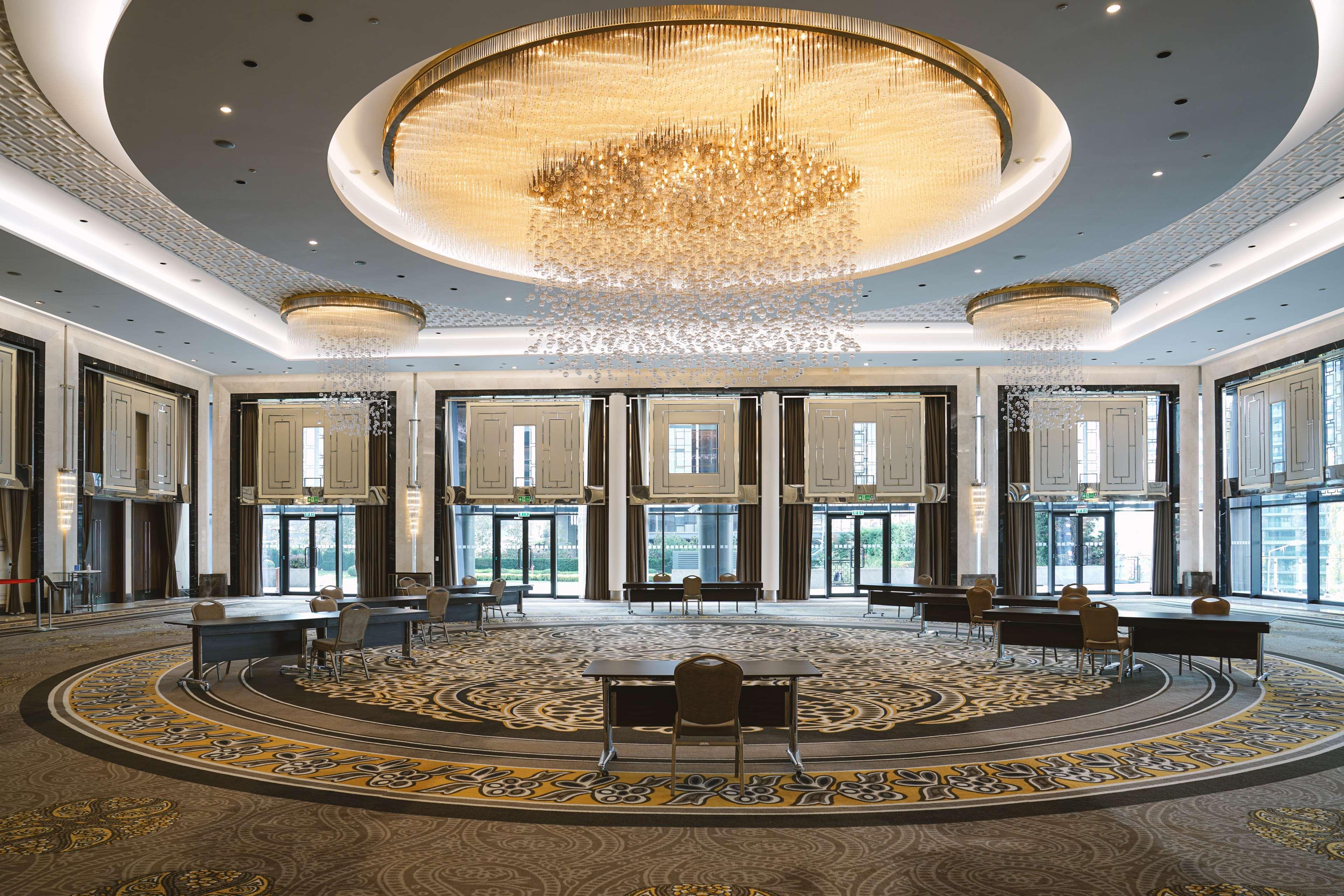Hotel Hilton Istanbul Bomonti Exterior foto The lobby of the hotel