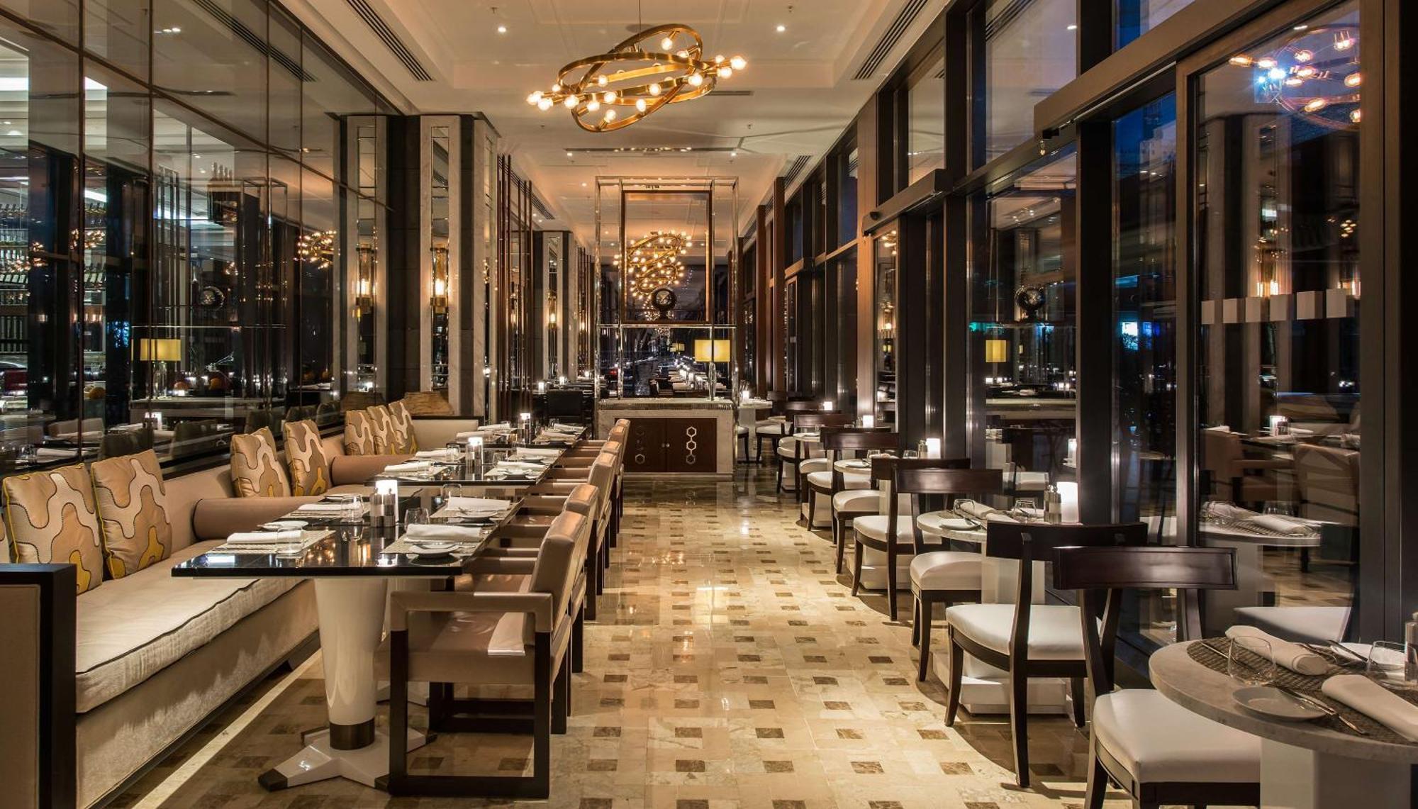 Hotel Hilton Istanbul Bomonti Exterior foto The interior of the restaurant