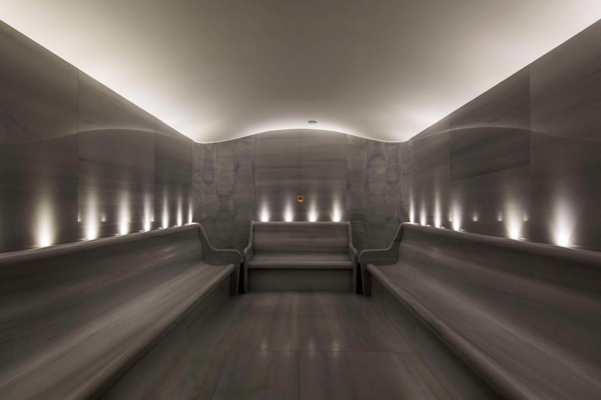 Hotel Hilton Istanbul Bomonti Exterior foto The interior of the steam room